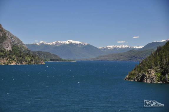 O lago Lacar e os Andes ao fundo, em San Martín de Los Andes, na Argentina